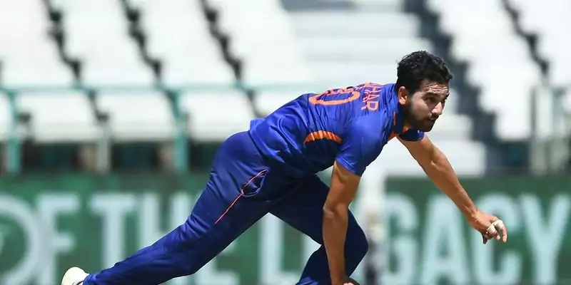 Deepak Chahar was praised by Sanjay Manjrekar for running the ball both ways.